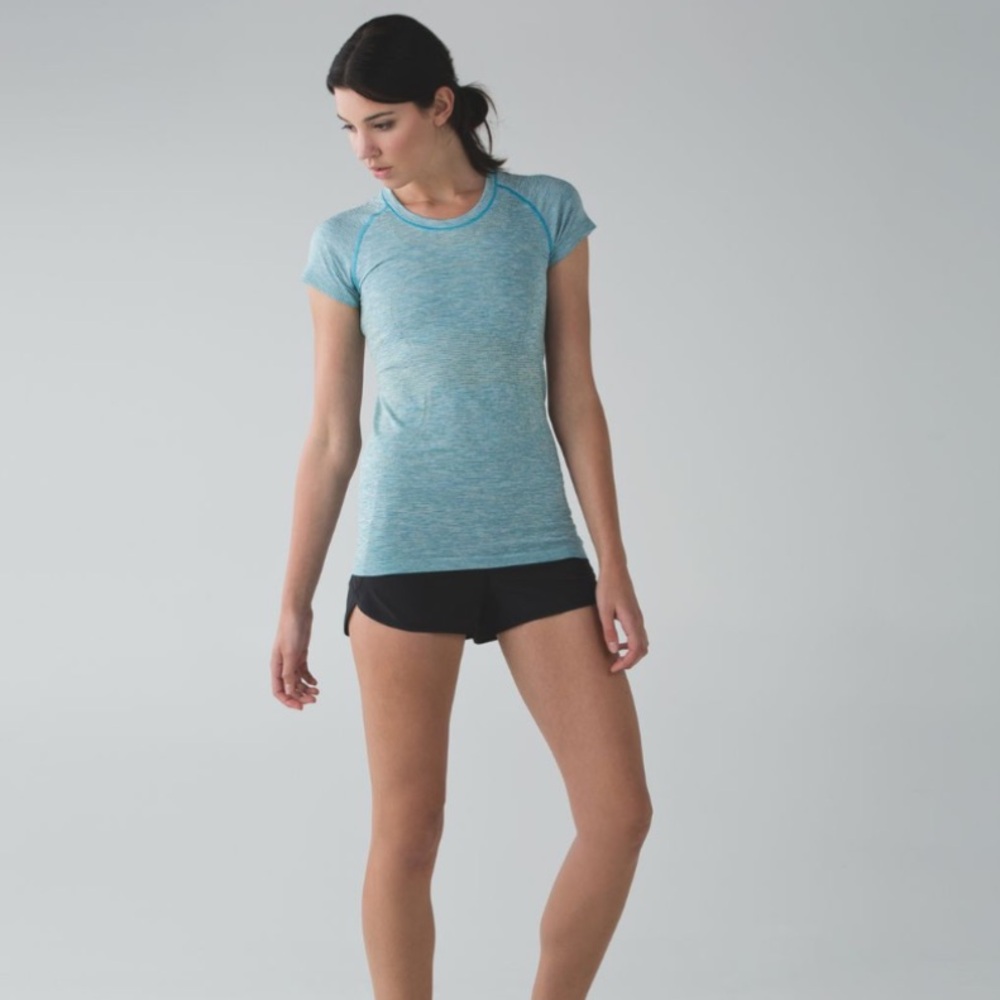 10 Lululemon Swiftly Tech Short Sleeve Crew
Peacock Blue Tranquil Blue running